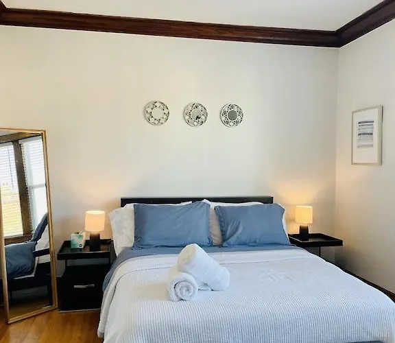 Apartment The Karlov. Gorgeous ,spacious 2bd/ 1ba W/ Parking